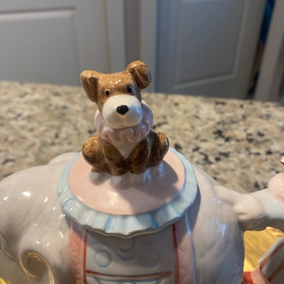 Beautiful Circus Teapot - Picture 3 of 11